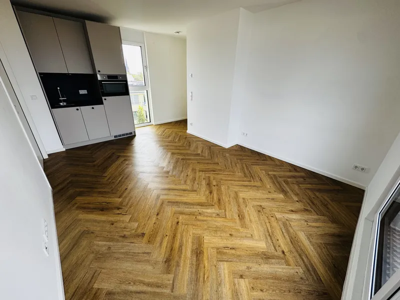 Balkon statt Berliner Wohnungsfrust: Willkommen in Adlershof - 2 Zimmer mit EInbauküche — photo 1
